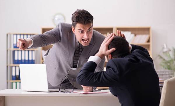 Tình cờ nhìn thấy sếp có điềm báo gì đặc biệt không?