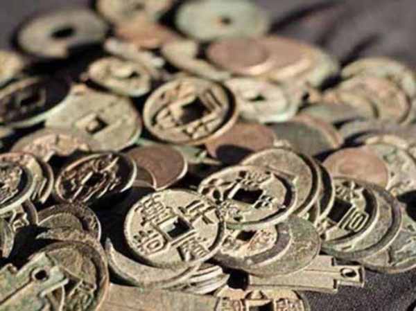 Mơ thấy tiền xu rơi xuống giếng hoặc ao