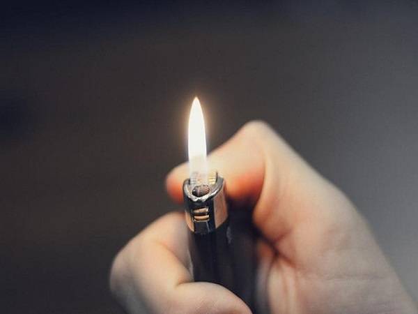 Mơ thấy bật lửa cháy sáng rực