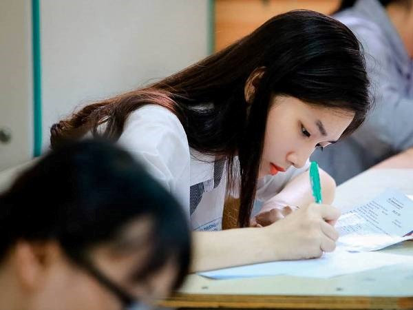 Mơ thấy đi thi dự báo tài lộc rủng rỉnh hay thử thách?