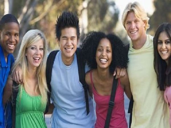 Mê thấy nhiều người nước ngoài